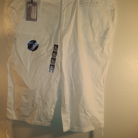 Gloria Vanderbilt plus size - Picture 2 of 7